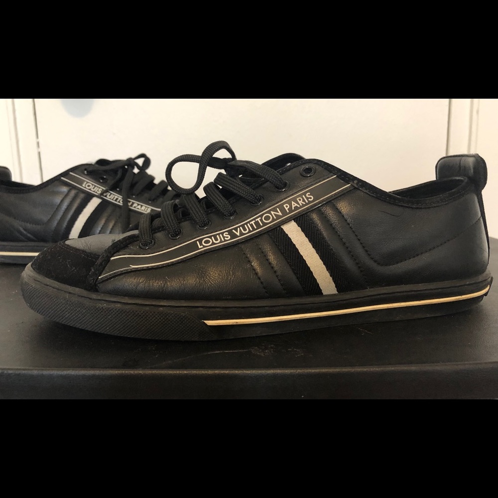 Louis Vuitton Men’s Lace Up Sneakers sz 8